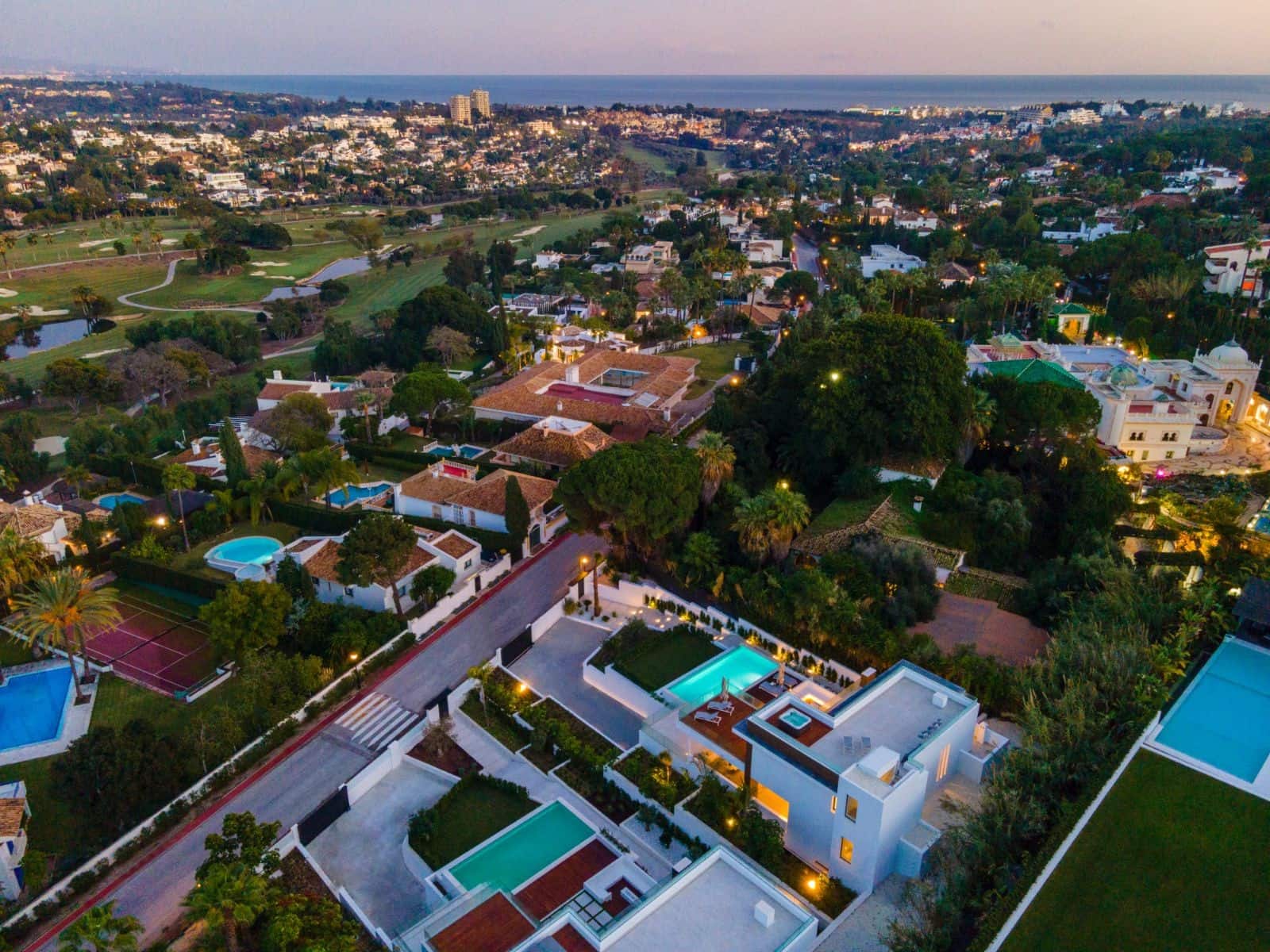 5 Zimmer Villa zu verkaufen in Marbella mit Pool Garage - 4.195.000 € (Ref: 10001930)