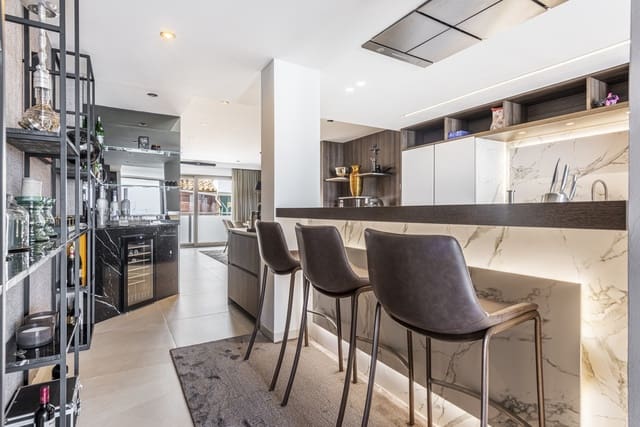 2 sypialnia Penthouse na sprzedaż w Puerto Banus, Marbella - 1 495 000 € (Ref: 10001932)