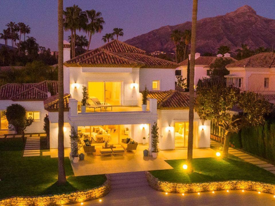 4 soverom Villa til salgs i Marbella med svømmebasseng garasje - € 3 695 000 (Ref: 10001939)