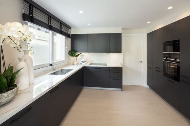 4 slaapkamer Villa te koop in Marbella met zwembad garage - € 3.695.000 (Ref: 10001939)