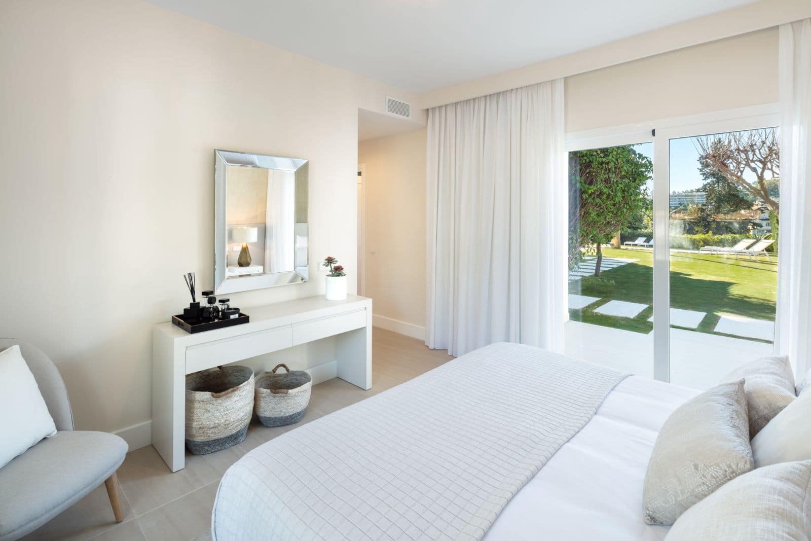 4 soverom Villa til salgs i Marbella med svømmebasseng garasje - € 3 695 000 (Ref: 10001939)