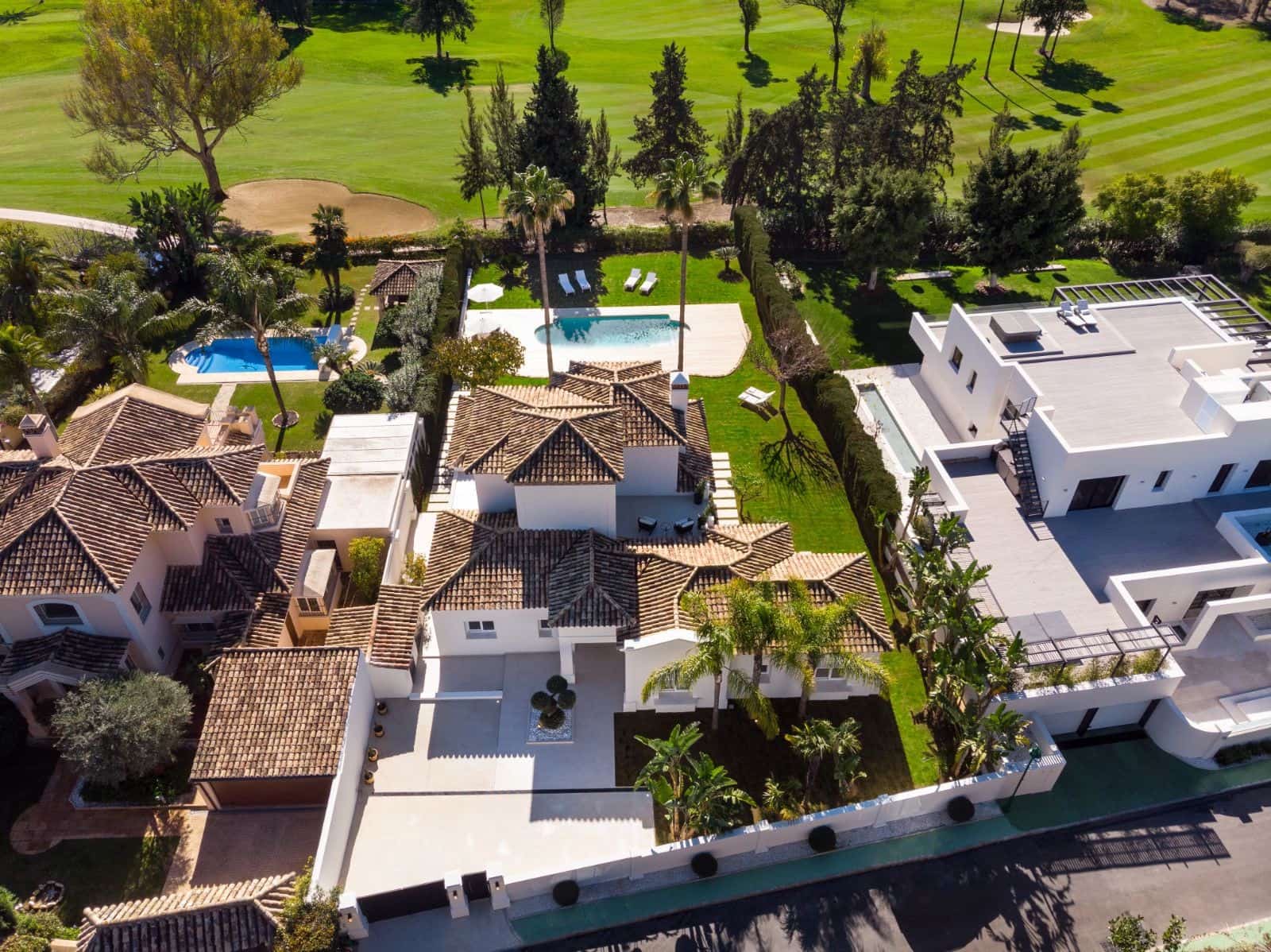 4 soverom Villa til salgs i Marbella med svømmebasseng garasje - € 3 695 000 (Ref: 10001939)