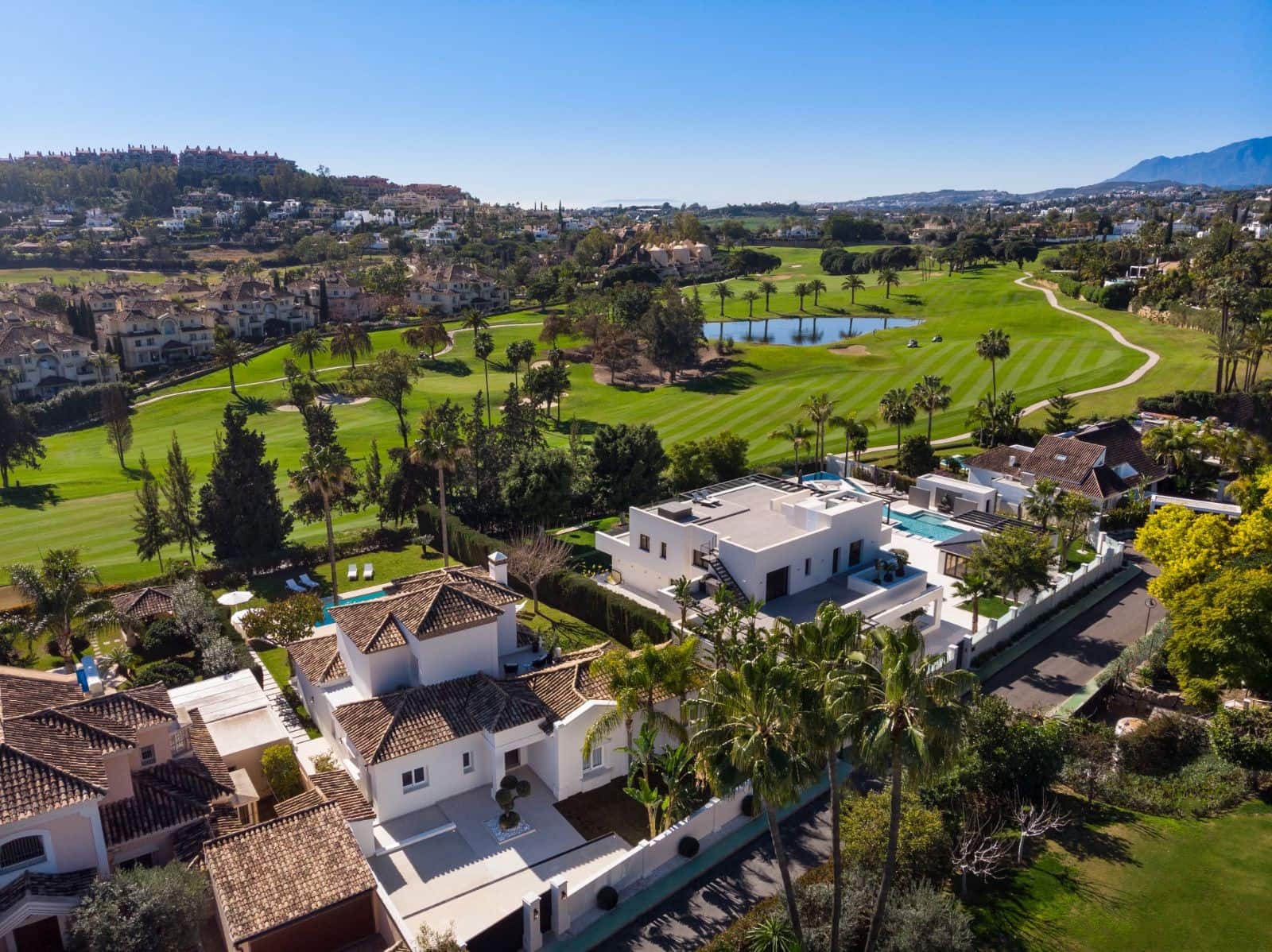 4 soverom Villa til salgs i Marbella med svømmebasseng garasje - € 3 695 000 (Ref: 10001939)