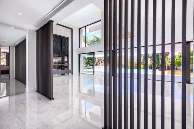 6 sypialnia Willa na sprzedaż w Marbella z basenem garażem - 4 995 000 € (Ref: 10001948)