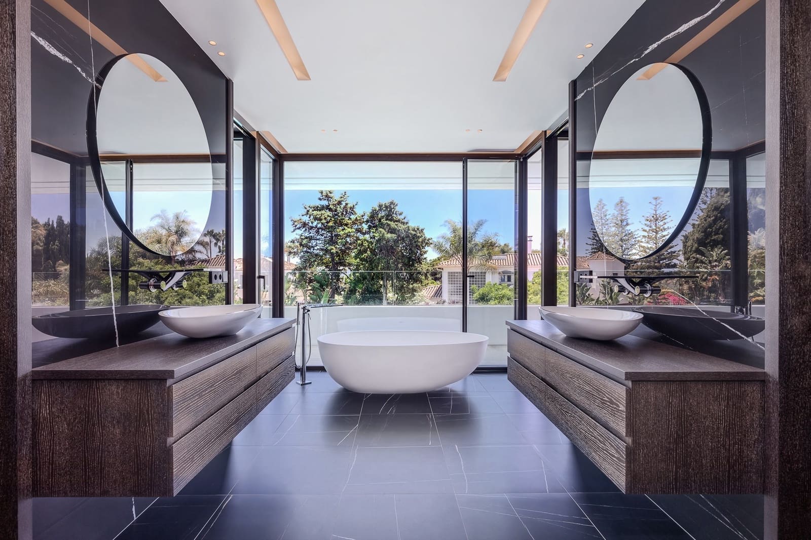 6 sypialnia Willa na sprzedaż w Marbella z basenem garażem - 4 995 000 € (Ref: 10001948)