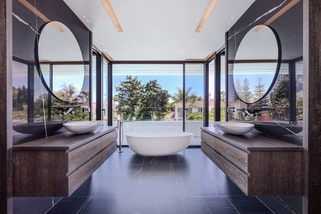 6 sypialnia Willa na sprzedaż w Marbella z basenem garażem - 4 995 000 € (Ref: 10001948)