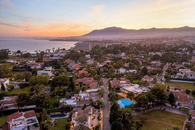 6 sypialnia Willa na sprzedaż w Marbella z basenem garażem - 4 995 000 € (Ref: 10001948)