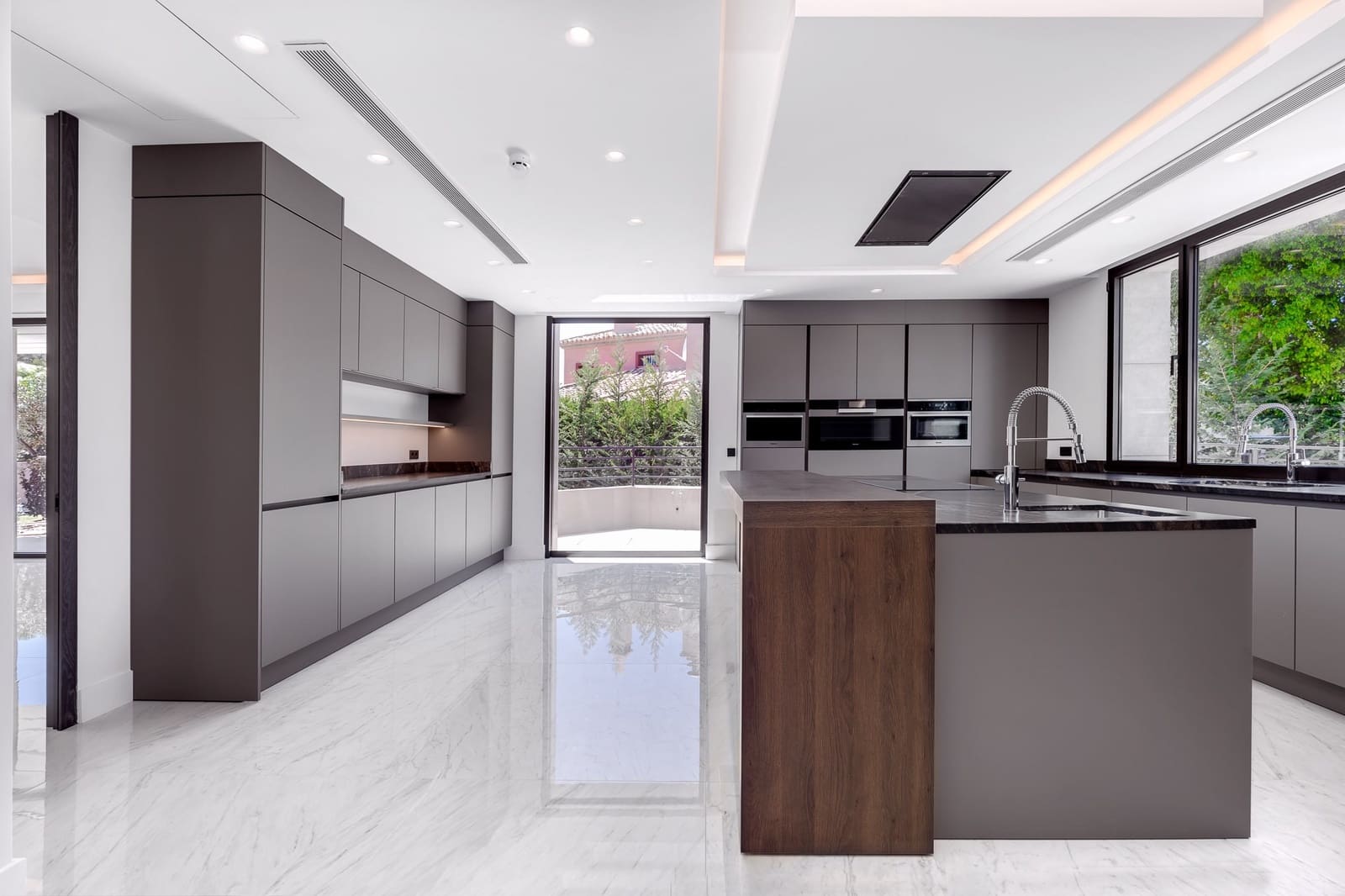 6 sypialnia Willa na sprzedaż w Marbella z basenem garażem - 4 995 000 € (Ref: 10001948)