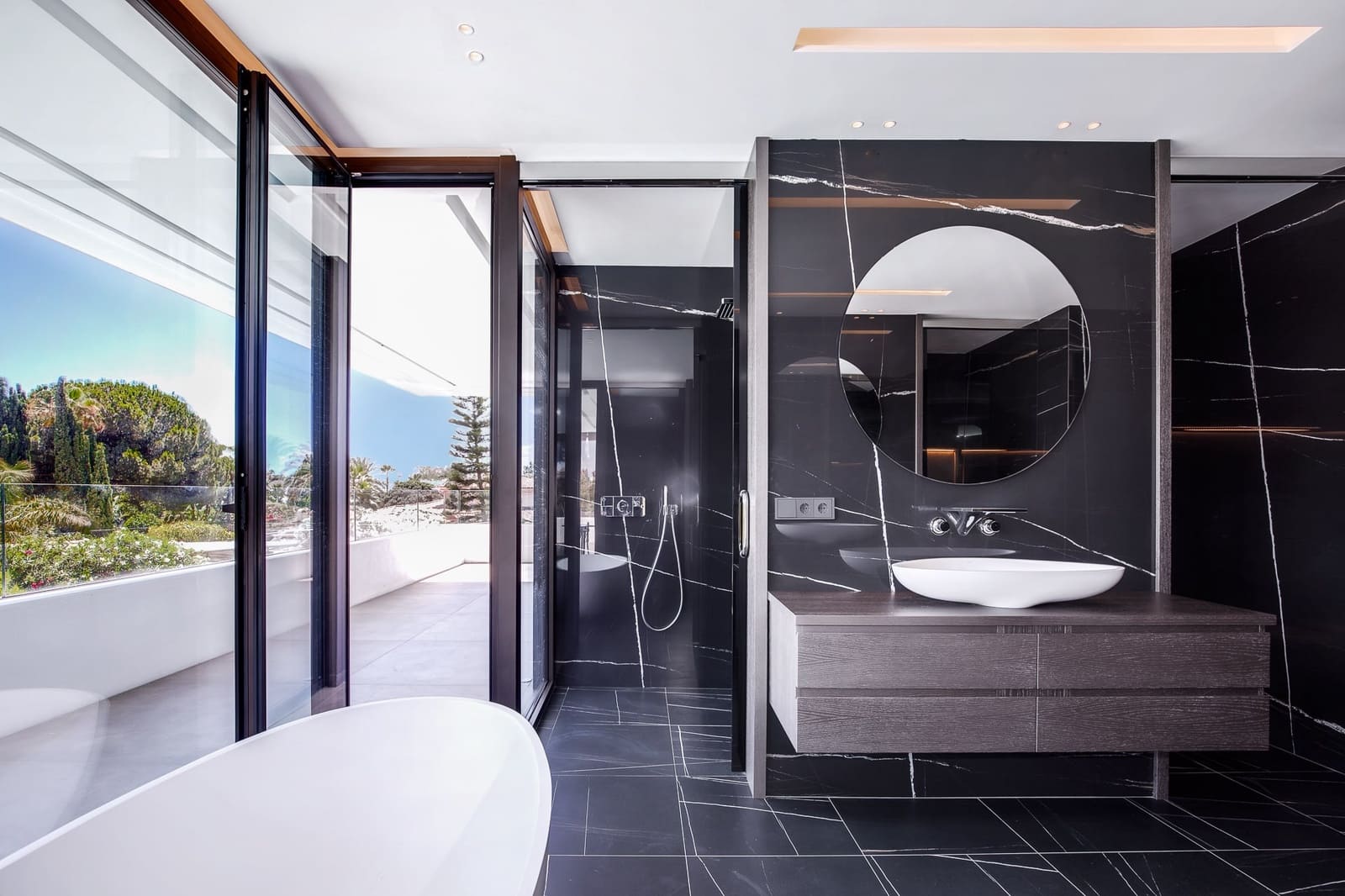 6 sypialnia Willa na sprzedaż w Marbella z basenem garażem - 4 995 000 € (Ref: 10001948)