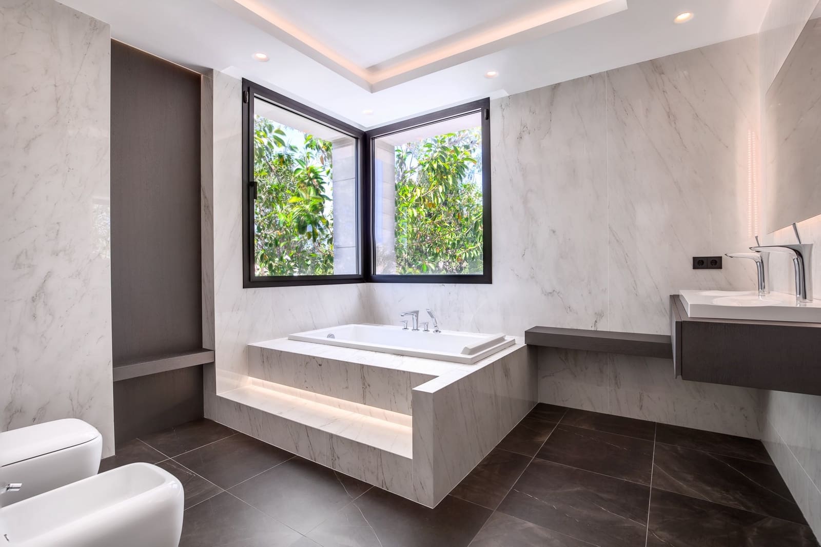 6 sypialnia Willa na sprzedaż w Marbella z basenem garażem - 4 995 000 € (Ref: 10001948)