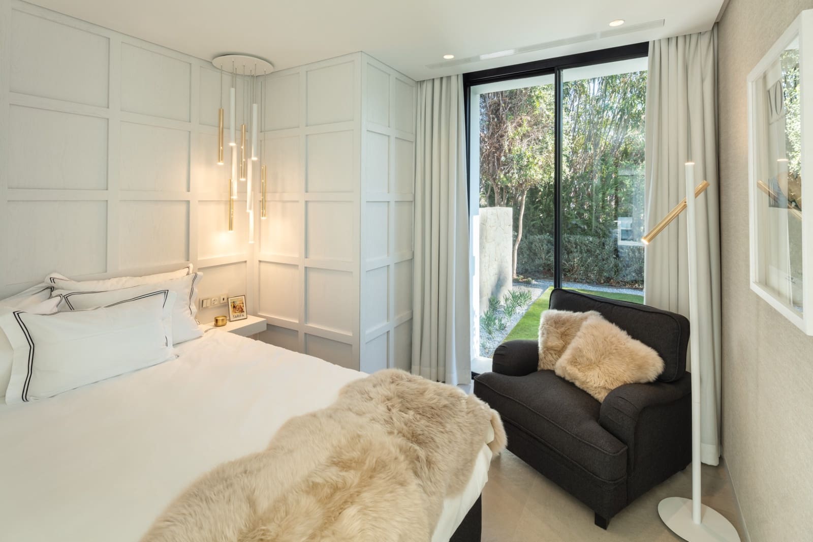 Chalet de 5 habitaciones en Nueva Andalucia en venta con piscina garaje - 4.995.000 € (Ref: 10001950)