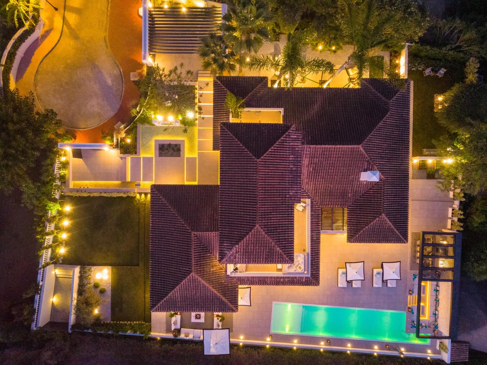 Chalet de 5 habitaciones en Nueva Andalucia en venta con piscina garaje - 4.995.000 € (Ref: 10001950)