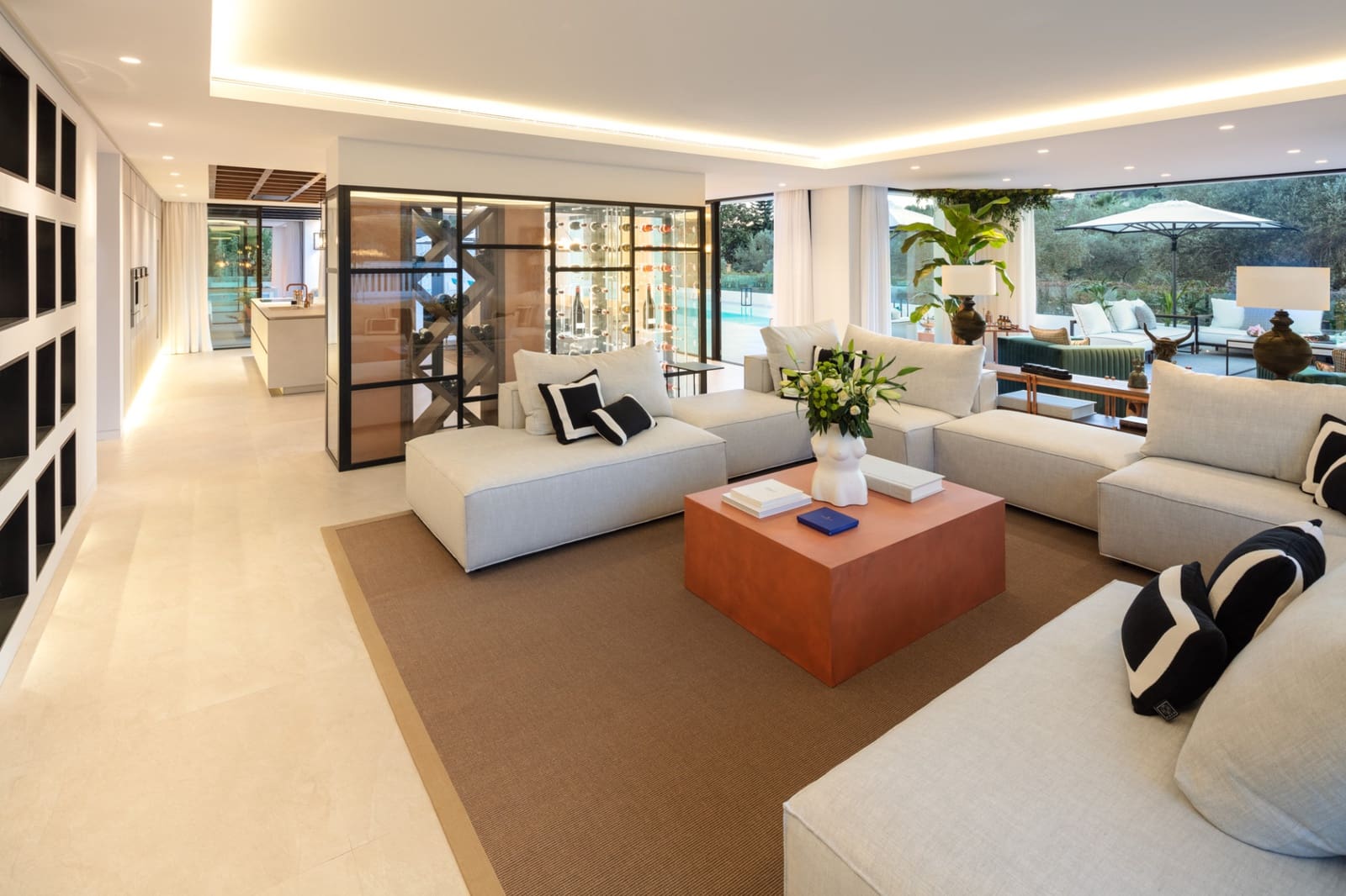Chalet de 5 habitaciones en Nueva Andalucia en venta con piscina garaje - 4.995.000 € (Ref: 10001950)