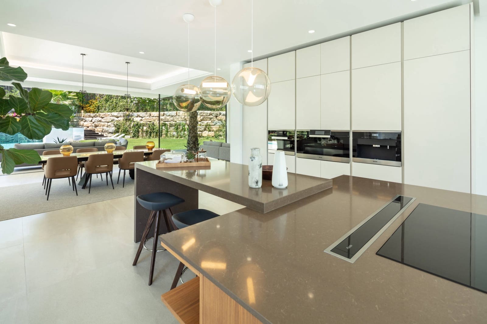 5 slaapkamer Villa te koop in Marbella met zwembad garage - € 3.995.000 (Ref: 10001951)