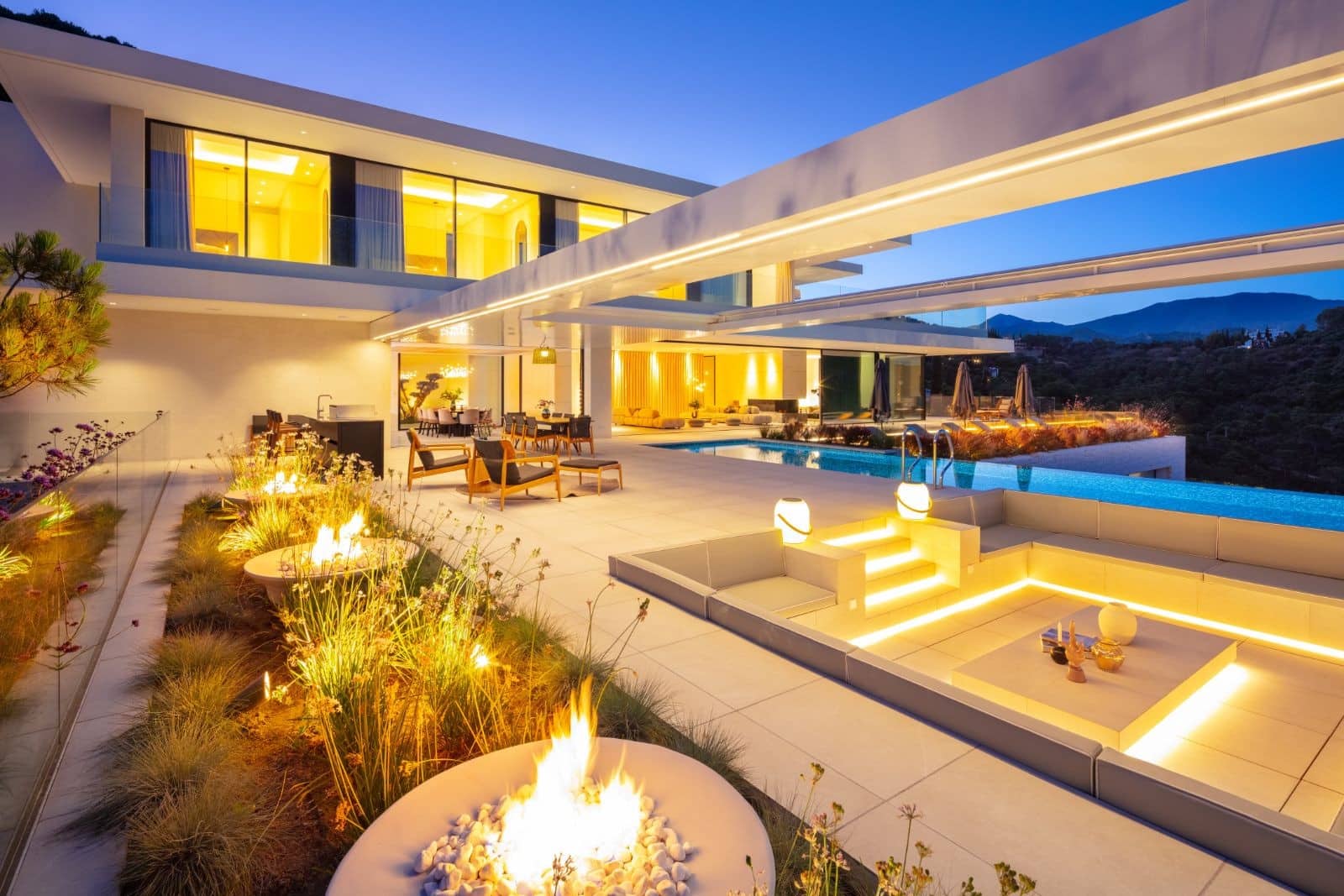 8 sypialnia Willa na sprzedaż w Marbella z basenem garażem - 8 750 000 € (Ref: 10001953)