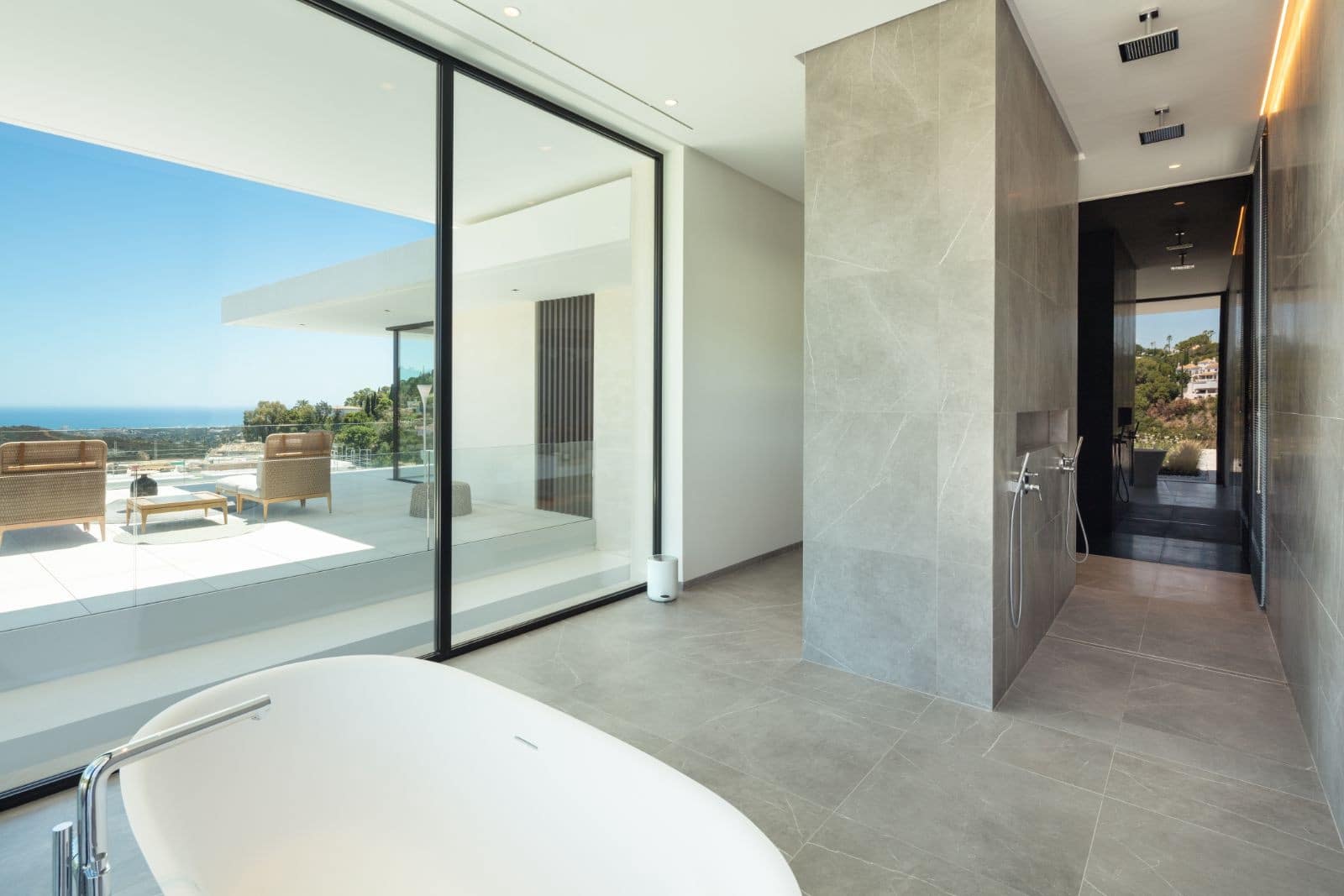 8 sypialnia Willa na sprzedaż w Marbella z basenem garażem - 8 750 000 € (Ref: 10001953)