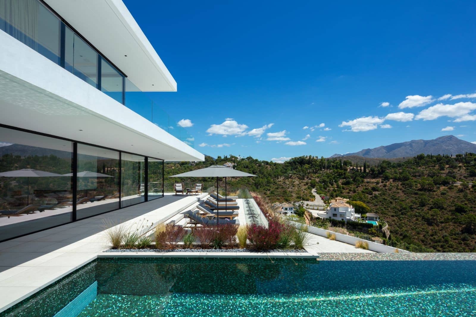 8 sypialnia Willa na sprzedaż w Marbella z basenem garażem - 8 750 000 € (Ref: 10001953)