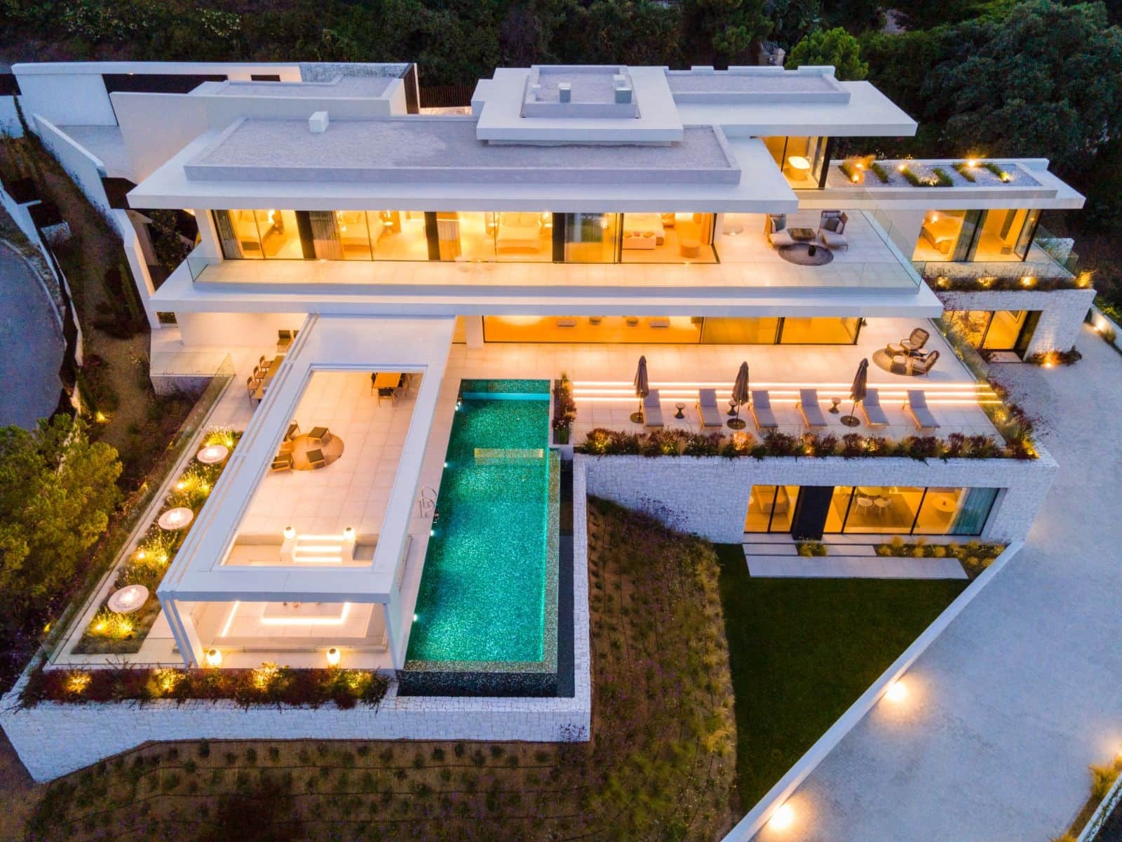 8 sypialnia Willa na sprzedaż w Marbella z basenem garażem - 8 750 000 € (Ref: 10001953)