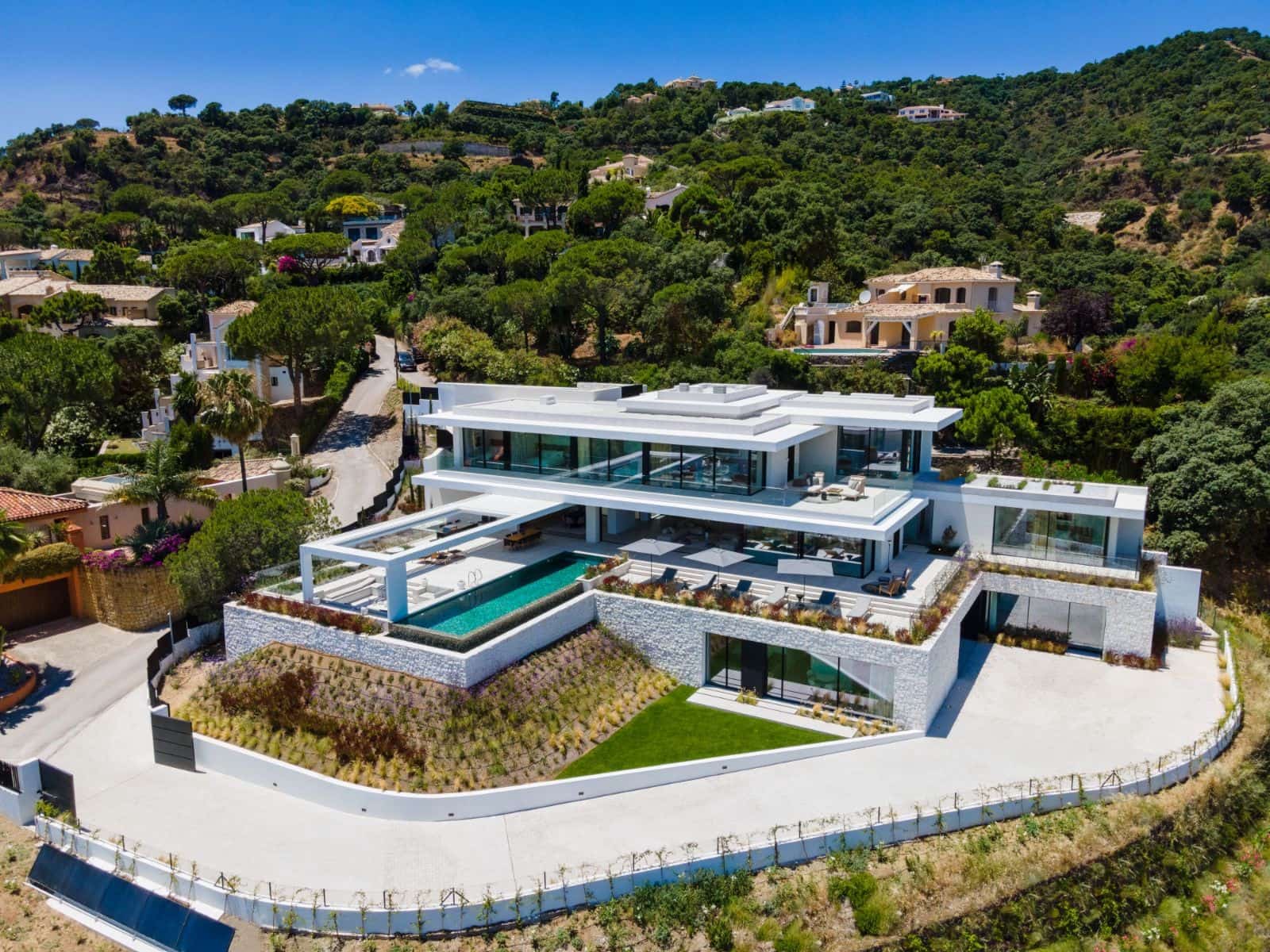 8 sypialnia Willa na sprzedaż w Marbella z basenem garażem - 8 750 000 € (Ref: 10001953)