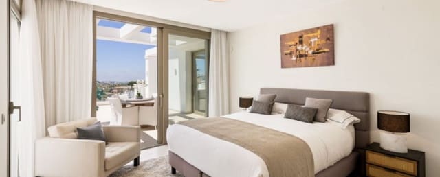 3 sypialnia Apartament na sprzedaż w Marbella z basenem garażem - 965 000 € (Ref: 10001954)