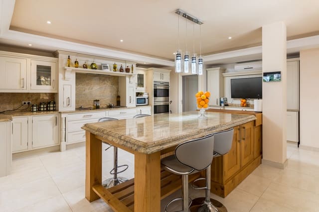 5 camera da letto Villa in vendita in El Paraiso, Estepona con piscina garage - 3.495.000 € (Rif: 10001955)