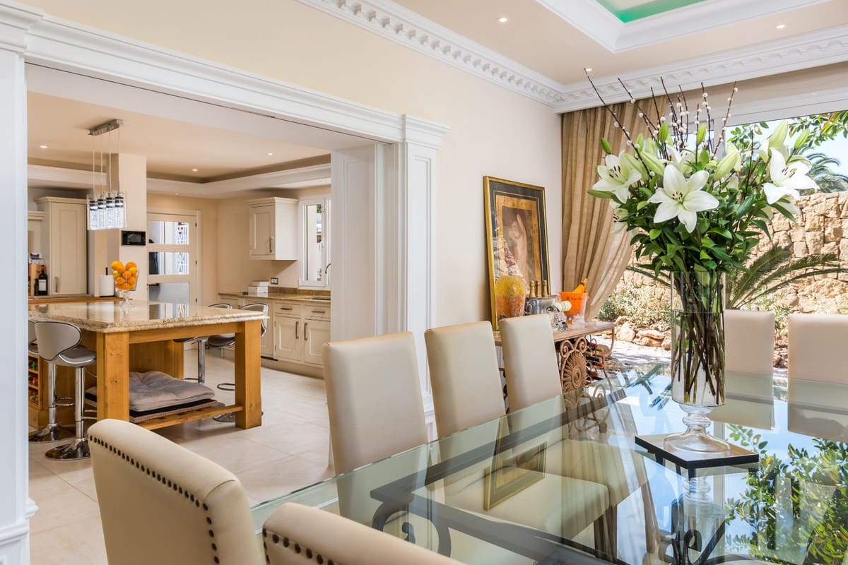 5 slaapkamer Villa te koop in El Paraiso met zwembad garage - € 3.495.000 (Ref: 10001955)