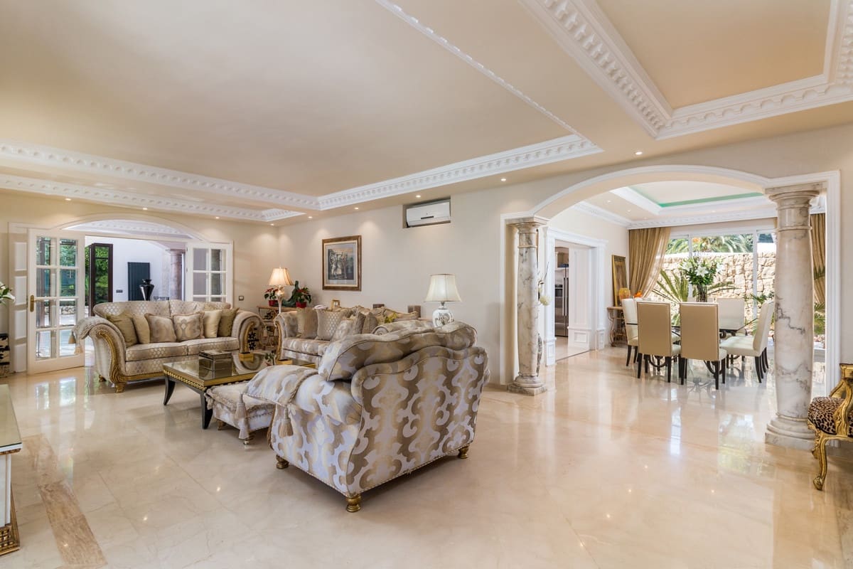 5 slaapkamer Villa te koop in El Paraiso met zwembad garage - € 3.495.000 (Ref: 10001955)