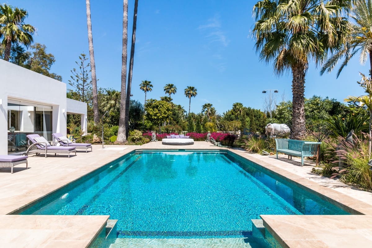 5 slaapkamer Villa te koop in El Paraiso met zwembad garage - € 3.495.000 (Ref: 10001955)