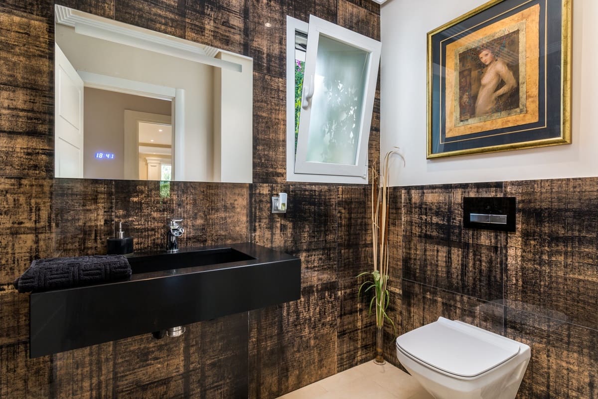 5 slaapkamer Villa te koop in El Paraiso met zwembad garage - € 3.495.000 (Ref: 10001955)