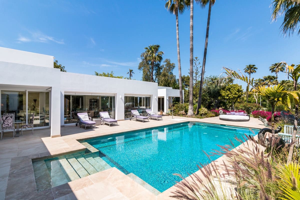 5 slaapkamer Villa te koop in El Paraiso met zwembad garage - € 3.495.000 (Ref: 10001955)