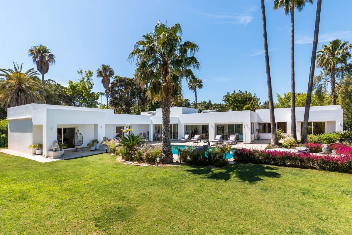 5 slaapkamer Villa te koop in El Paraiso met zwembad garage - € 3.495.000 (Ref: 10001955)