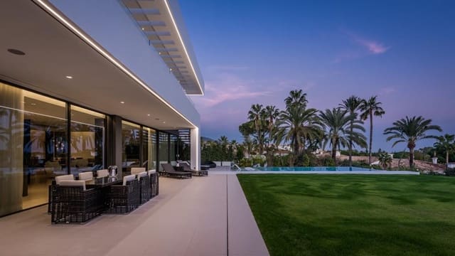 4 sypialnia Willa na sprzedaż w Marbella z basenem garażem - 5 995 000 € (Ref: 10001956)