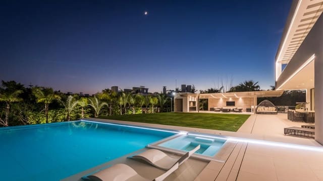 4 sypialnia Willa na sprzedaż w Marbella z basenem garażem - 5 995 000 € (Ref: 10001956)