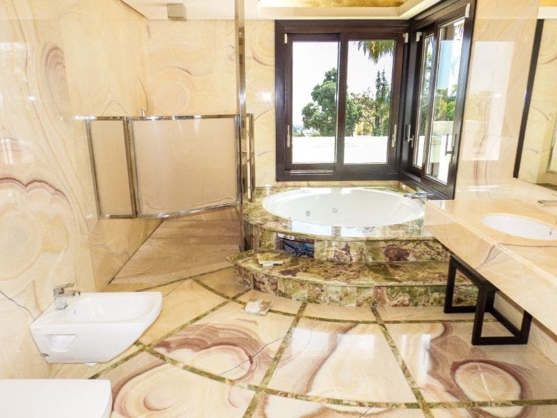 Chalet de 6 habitaciones en Marbella en venta con piscina garaje - 6.595.000 € (Ref: 10001957)