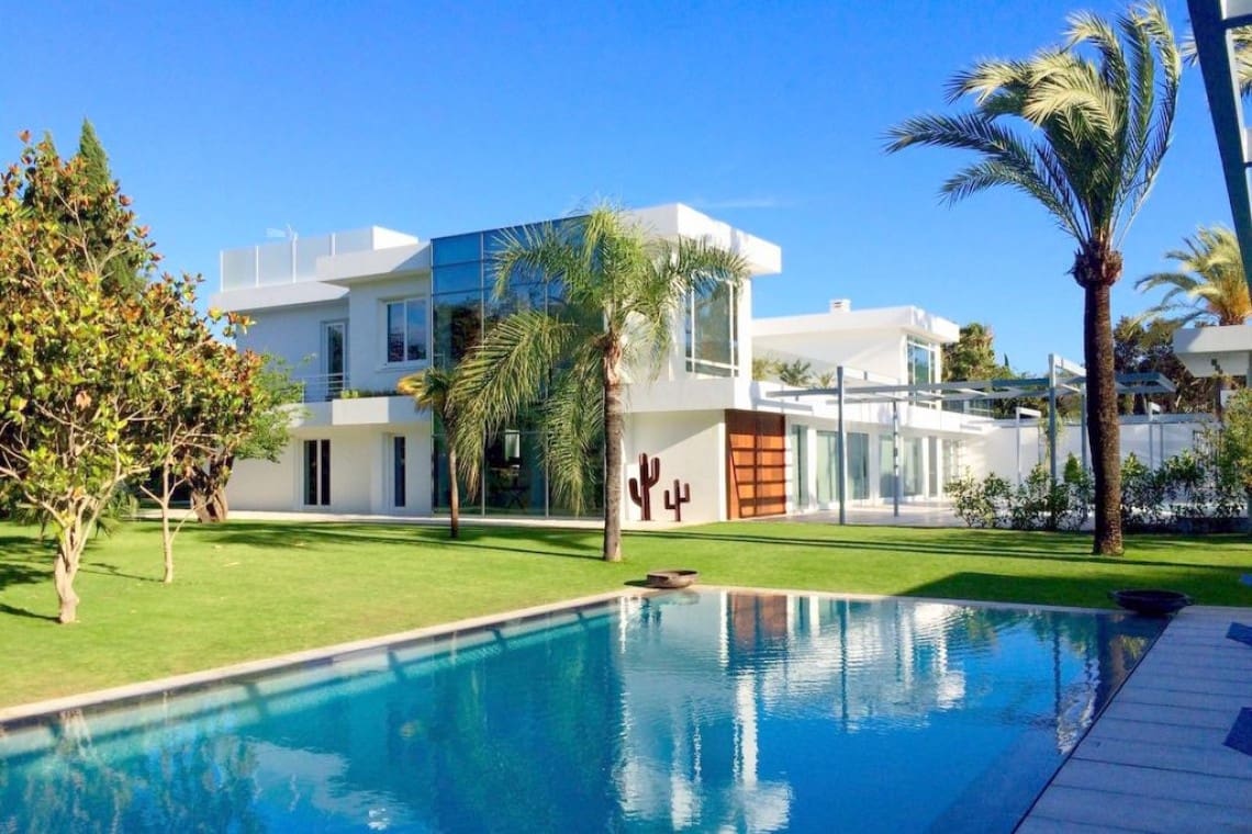 7 soverom Villa til salgs i Guadalmina med svømmebasseng garasje - € 5 950 000 (Ref: 10001958)