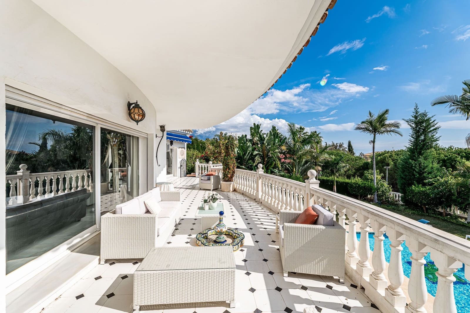 7 soverom Villa til salgs i Marbella med svømmebasseng garasje - € 1 990 000 (Ref: 10001959)