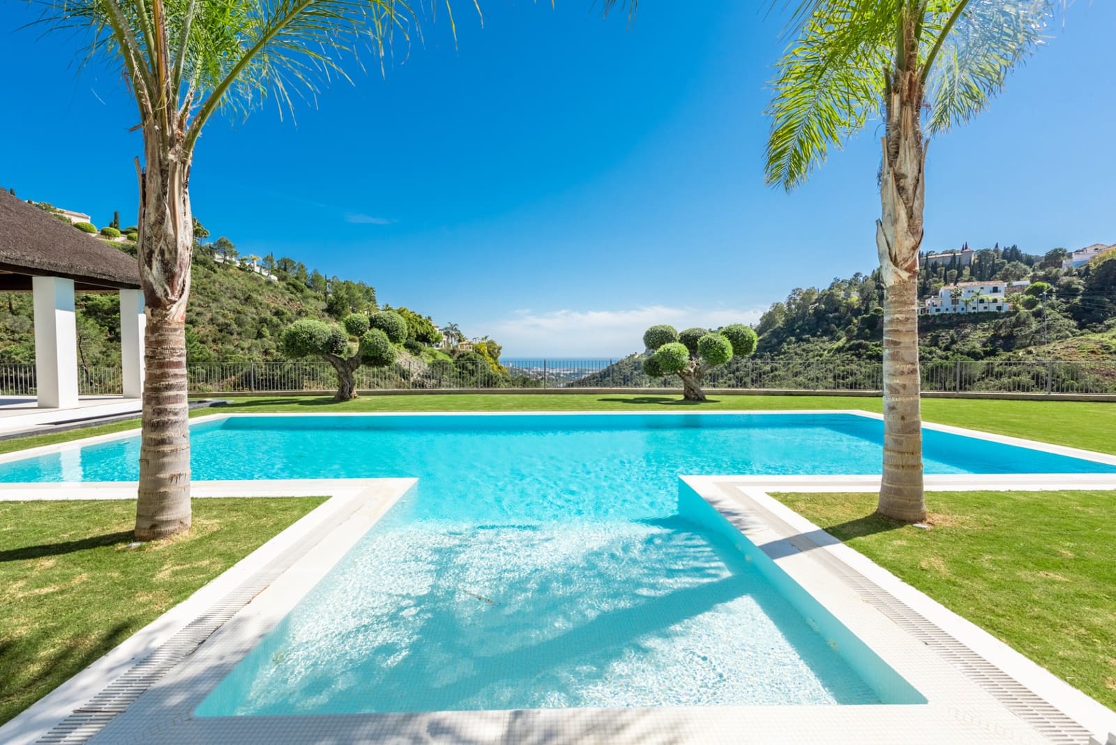 5 bedroom Villa for sale in Marbella with pool garage - € 7,350,000 (Ref: 10001970)