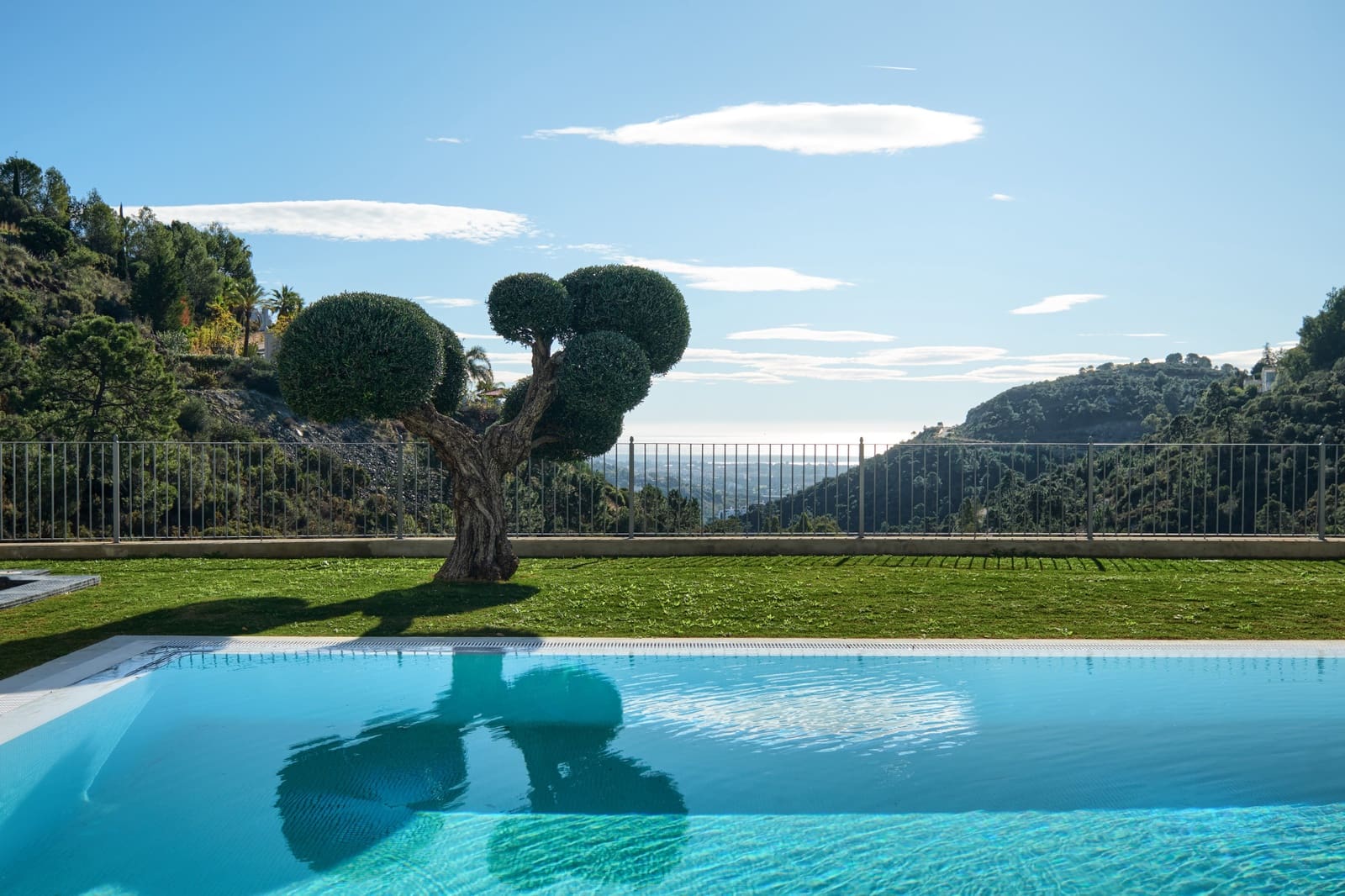 5 bedroom Villa for sale in Marbella with pool garage - € 7,350,000 (Ref: 10001970)