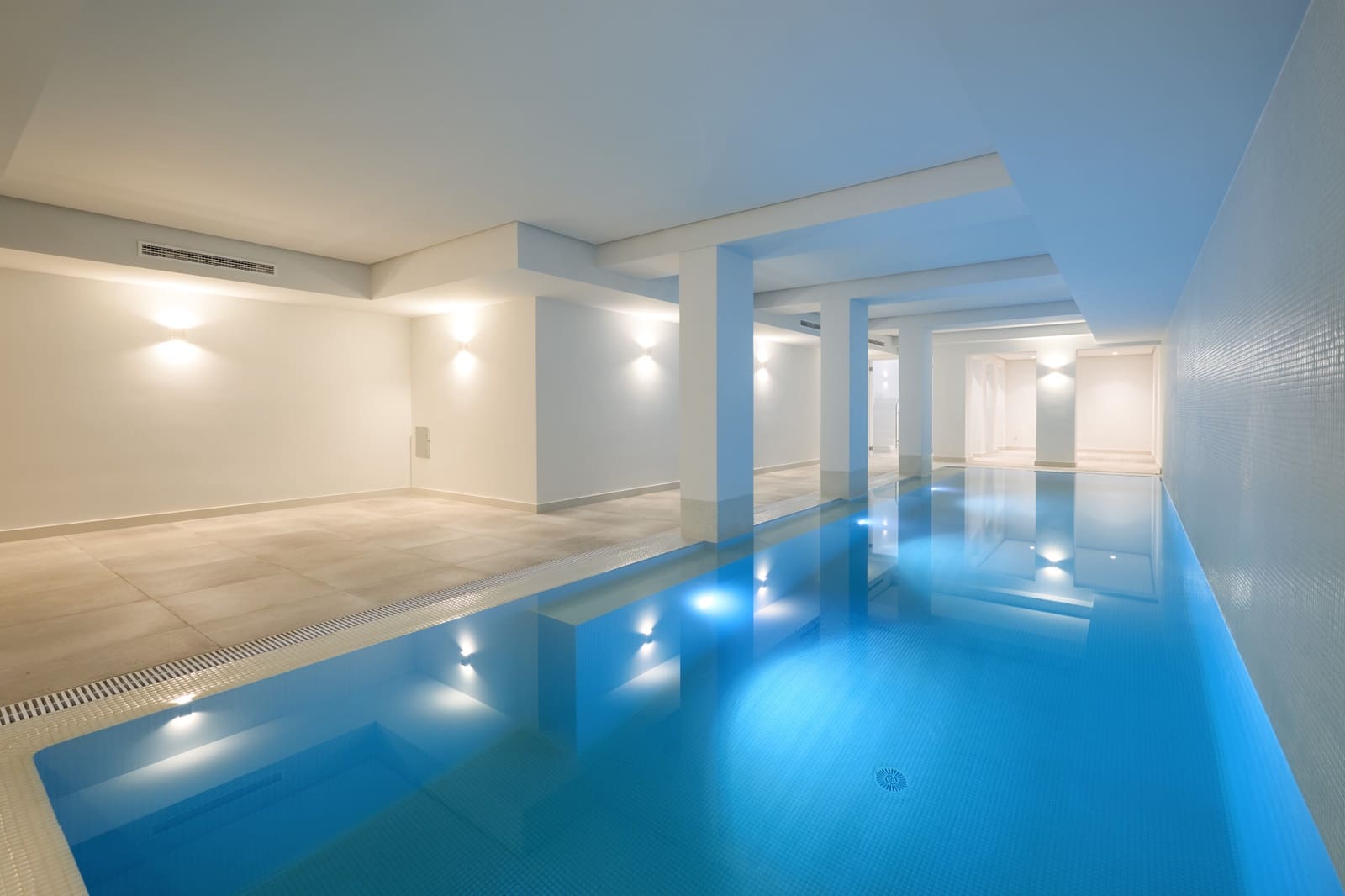 5 bedroom Villa for sale in Marbella with pool garage - € 7,350,000 (Ref: 10001970)