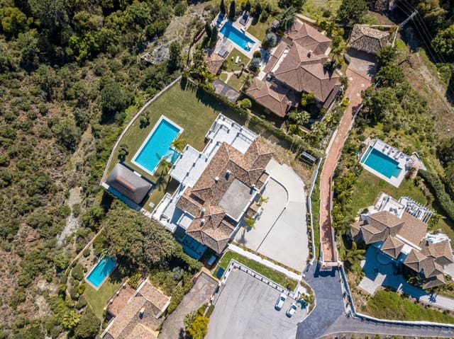 5 bedroom Villa for sale in Marbella with pool garage - € 7,350,000 (Ref: 10001970)