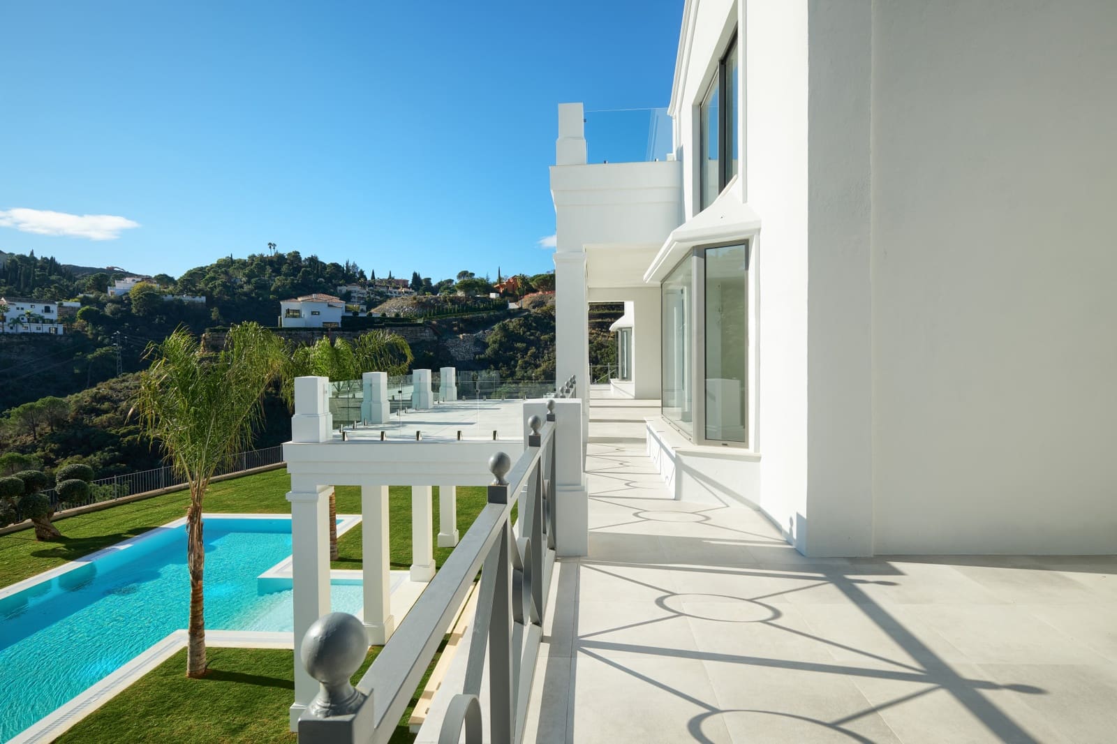 5 bedroom Villa for sale in Marbella with pool garage - € 7,350,000 (Ref: 10001970)