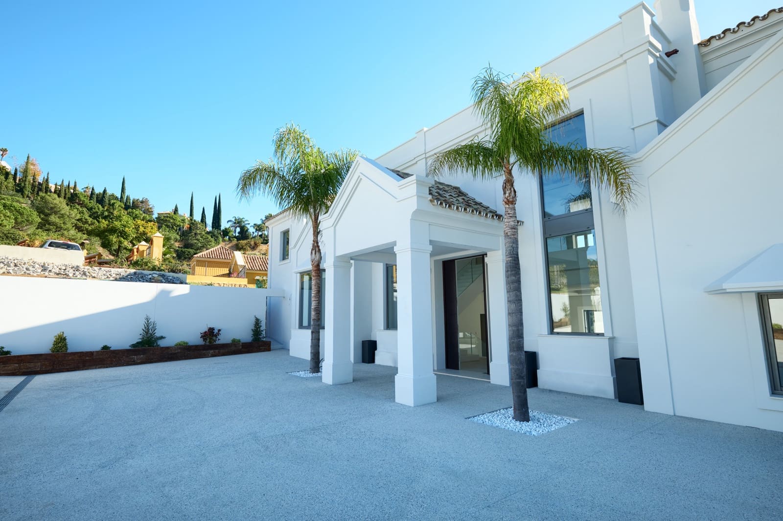 5 bedroom Villa for sale in Marbella with pool garage - € 7,350,000 (Ref: 10001970)