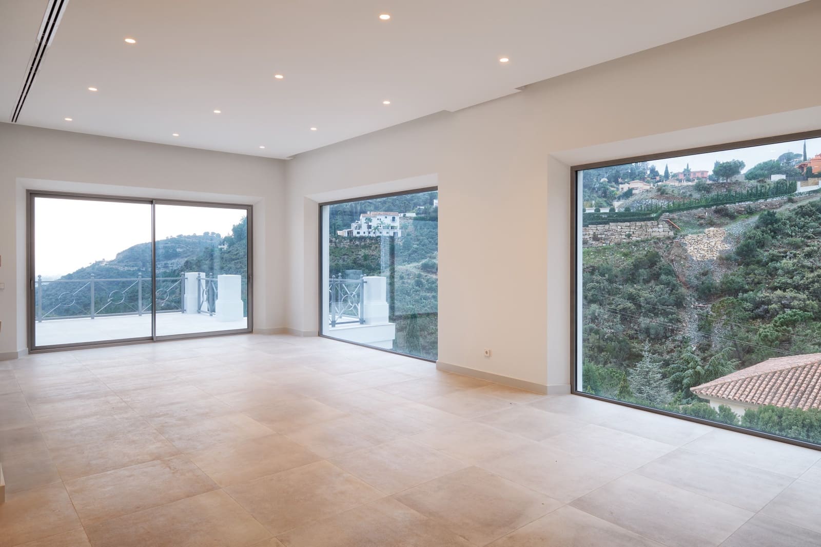 5 bedroom Villa for sale in Marbella with pool garage - € 7,350,000 (Ref: 10001970)