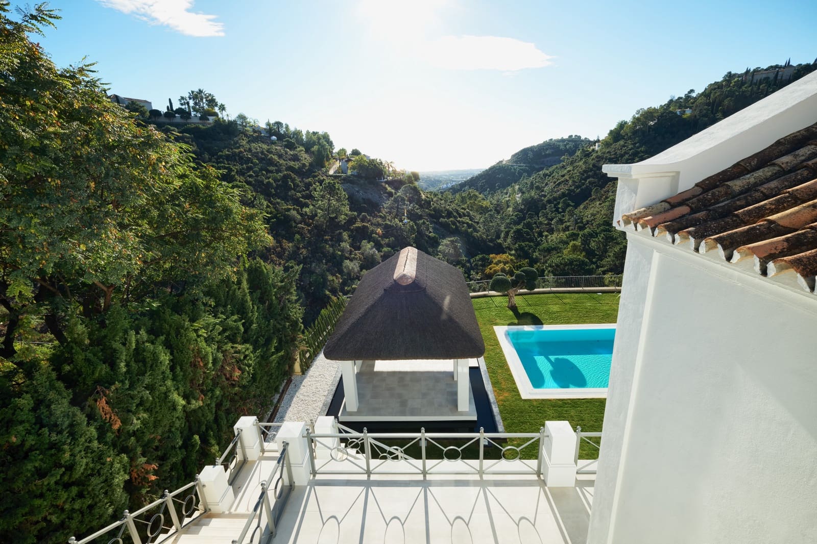 5 bedroom Villa for sale in Marbella with pool garage - € 7,350,000 (Ref: 10001970)
