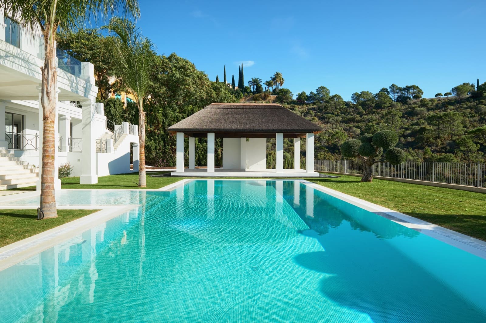5 bedroom Villa for sale in Marbella with pool garage - € 7,350,000 (Ref: 10001970)