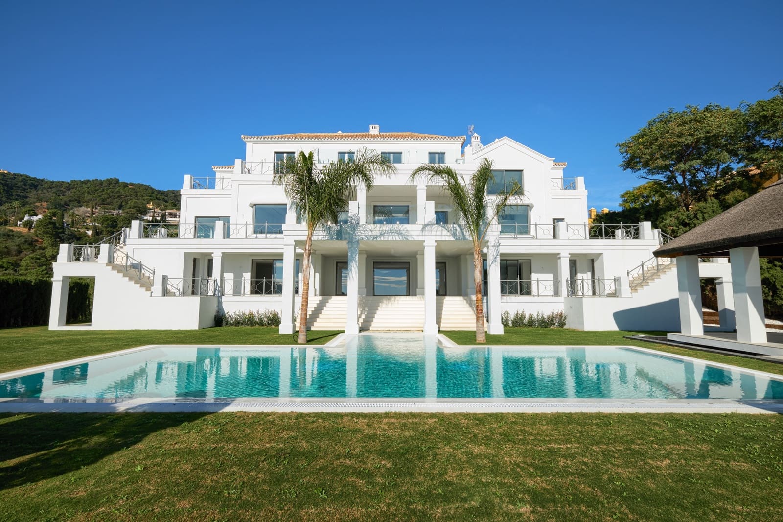 5 bedroom Villa for sale in Marbella with pool garage - € 7,350,000 (Ref: 10001970)