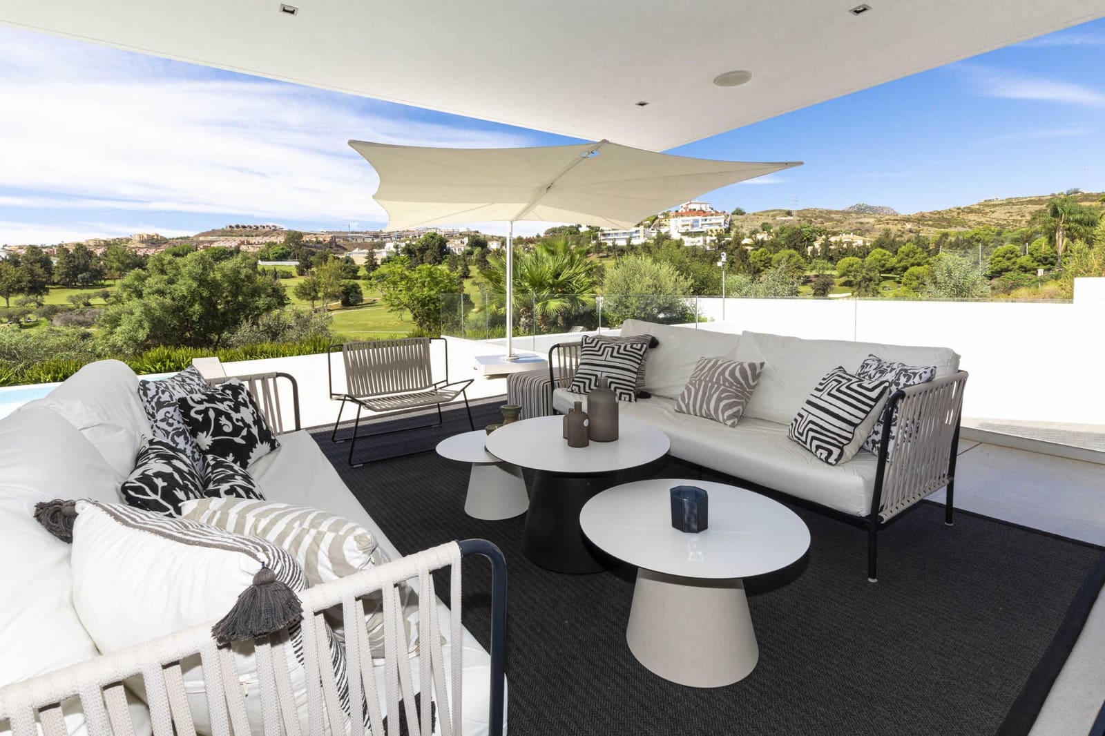 5 slaapkamer Villa te koop in Mijas Costa met zwembad garage - € 2.690.000 (Ref: 10001972)
