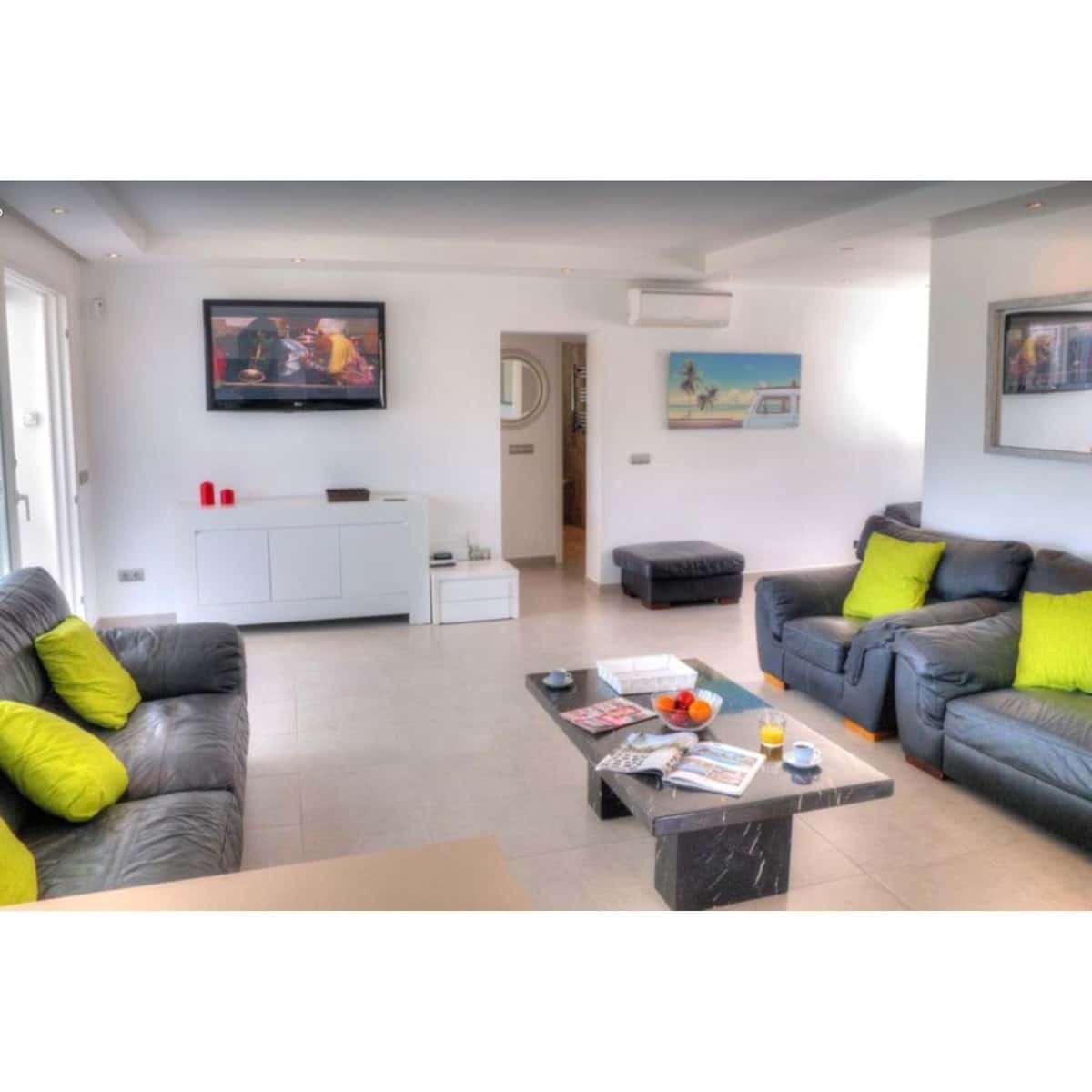 3 slaapkamer Villa te koop in Costalita met zwembad garage - € 1.600.000 (Ref: 10001982)