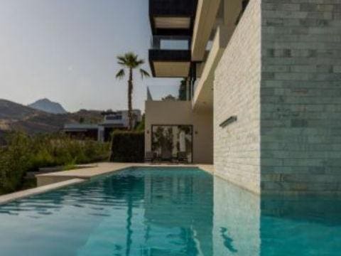 5 bedroom Villa for sale in Marbella with pool garage - € 3,595,000 (Ref: 10001984)