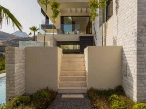 5 bedroom Villa for sale in Marbella with pool garage - € 3,595,000 (Ref: 10001984)